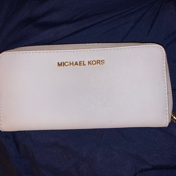 Michael Kors Handbags - AUTHENTIC MICHAEL KORS WALLET